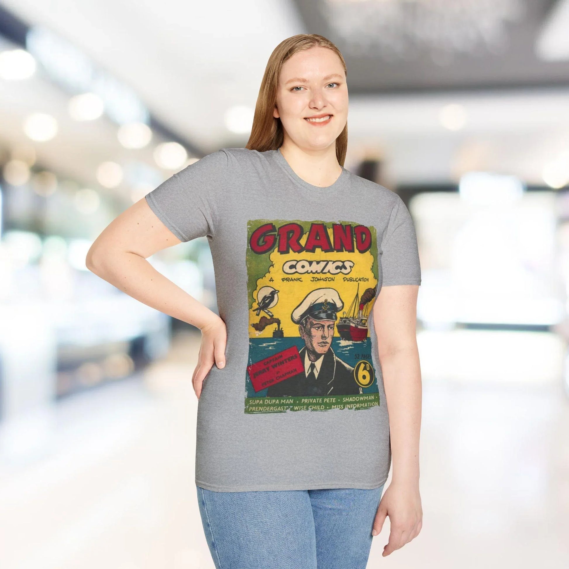 Close-up of the black heather fabric’s soft texture and subtle knit pattern on the collar and sleeve hem of the Grand No.52