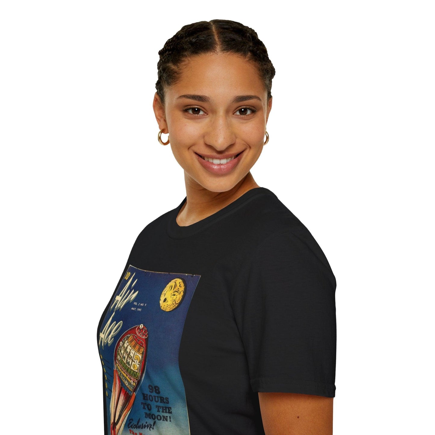 Close-up of the unisex softstyle T-shirt's collar and neckline stitch detail in vibrant navy fabric